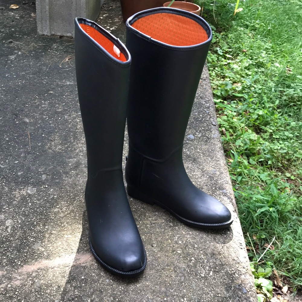 Equestrian style black rubber rain boots Size 7